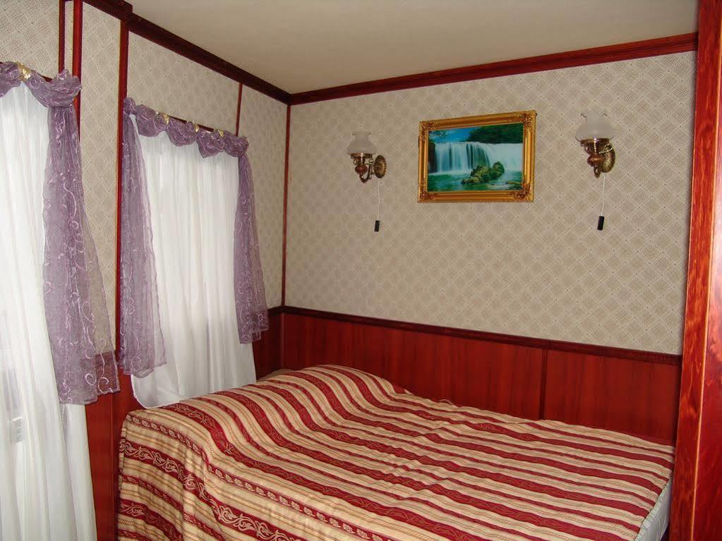 Hotel Bogdan Khmelnytskyi Kiew Exterior foto