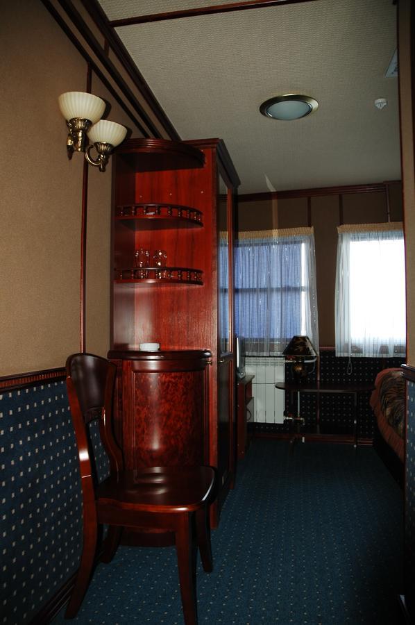 Hotel Bogdan Khmelnytskyi Kiew Exterior foto